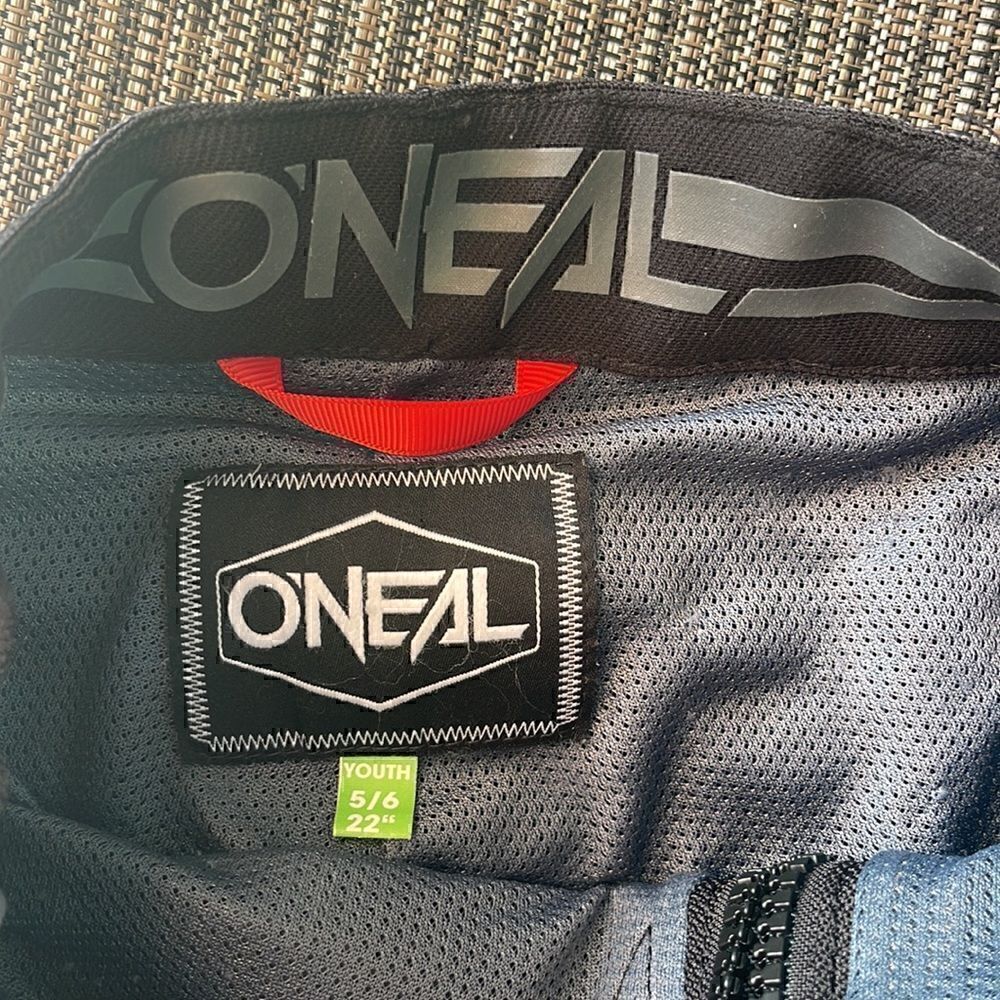 O’Neal mayhem lite pant youth size 5/6. Moto cross pants excellent condition. - Picture 4 of 7